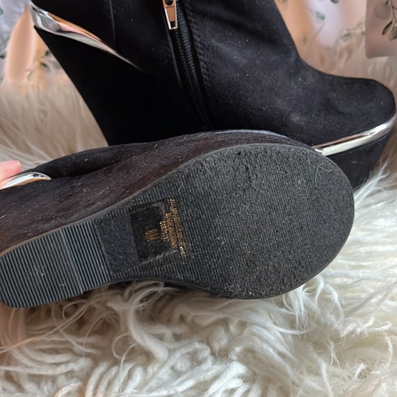 Shi Black Wedged Booties - Picture 2 of 4